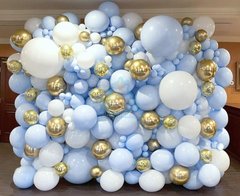 Фотозона из воздушных шаров "Голубой фон"
